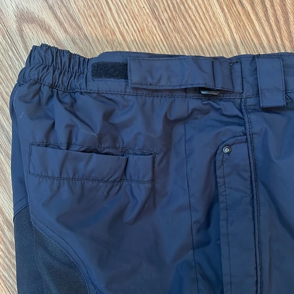 Snowpants - Picture 6 of 8